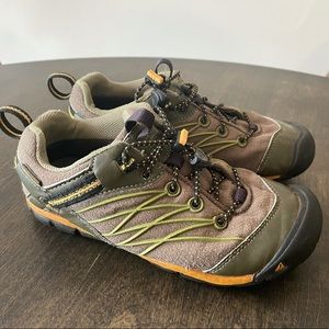 Keen Chandler Sneaker boy size 2